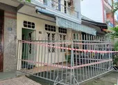 Đà Nẵng ghi nhận 3 ca nhập cảnh nhiễm biến chủng Omicron ảnh 1 'Vượt rào’ ra ngoài khi cách ly COVID-19, một gia đình bị lập rào sắt trước nhà