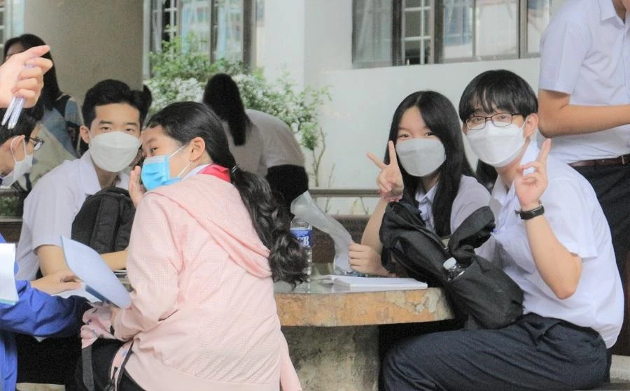 Ngày thi đầu tiên, các thí sinh sẽ dự thi môn Ngữ văn và Ngoại ngữ. Ảnh: T.AN Ngày thi đầu tiên, các thí sinh sẽ dự thi môn Ngữ văn và Ngoại ngữ. Ảnh: T.AN