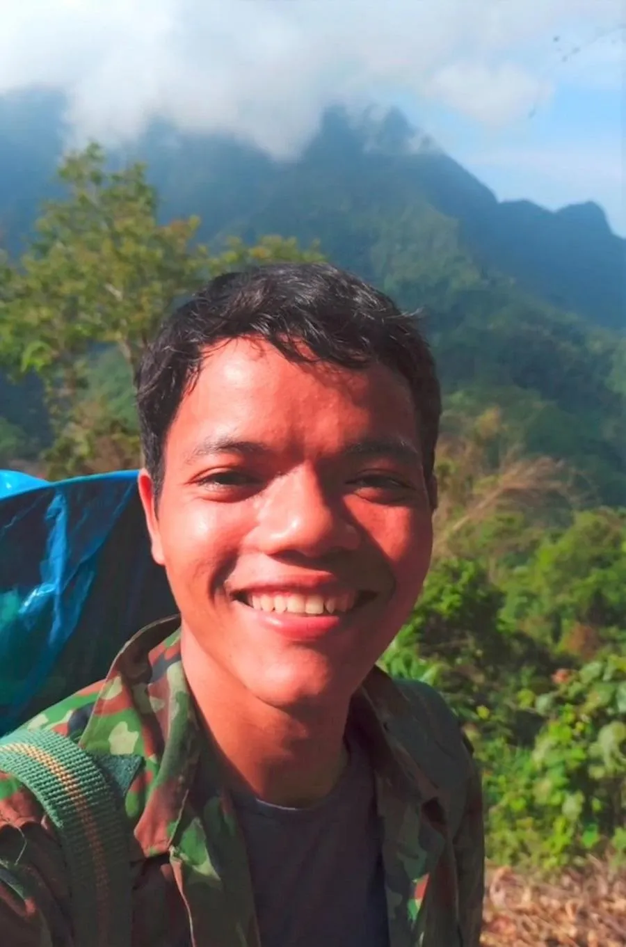 Nụ cười, sự lạc quan là điều mà Alăng Brắc luôn muốn mang đến cho mọi người khi xem các clip về núi rừng Đông Giang. Ảnh: NVCC