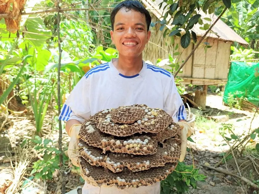 Khi kênh của mình được nhiều người biết tới hơn, anh hy vọng có thể giúp bà con ở quê bán nông sản. Ảnh: NVCC