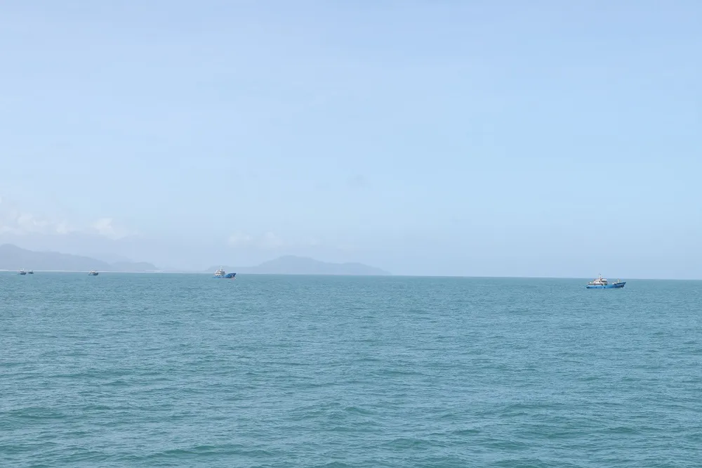 Các tàu của Hải đội dân quân thường trực thành phố Đà Nẵng thực hiện nhiệm vụ trên biển. Ảnh: HOÀNG DIỆU