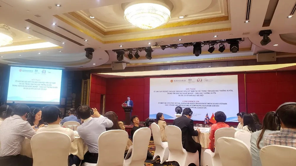 Các đại biểu trình bày tại hội thảo. Ảnh: T.AN