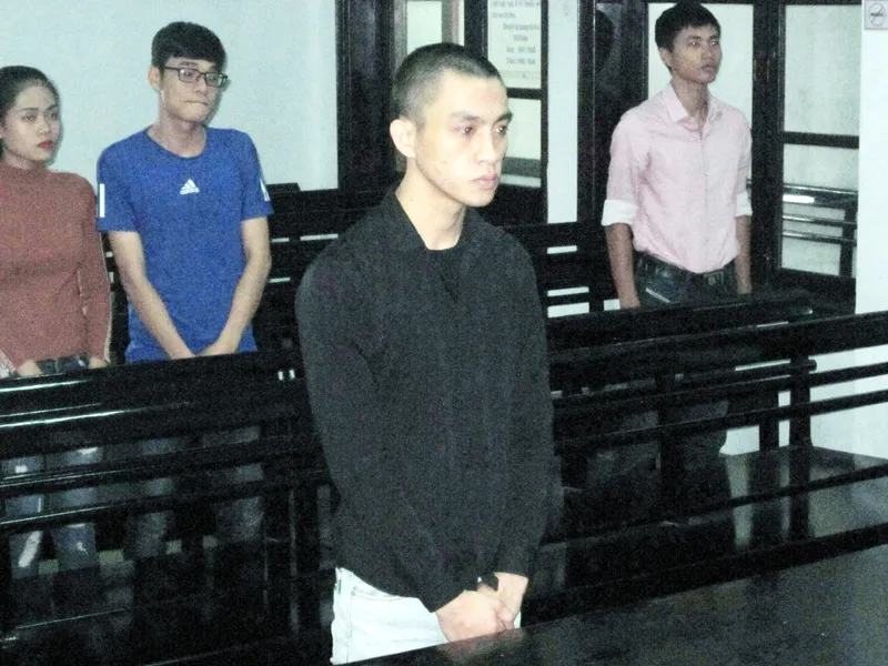 Đánh cảnh sát giao thông để bạn gái lấy xe vi phạm ảnh 1 Đánh cảnh sát giao thông để bạn gái lấy xe vi phạm ảnh 1