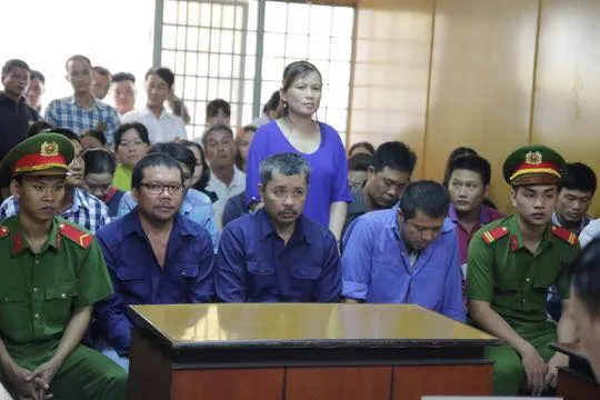 Xét xử vụ “xe vua“: Chờ làm rõ vì sao 80 CSGT thoát tội! ảnh 3 Xét xử vụ “xe vua“: Chờ làm rõ vì sao 80 CSGT thoát tội!