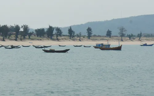 5 ngư dân Kỳ Anh cùng 2 con tàu đang mất liên lạc trên biển ảnh 1 5 ngư dân Kỳ Anh cùng 2 con tàu đang mất liên lạc trên biển ảnh 1