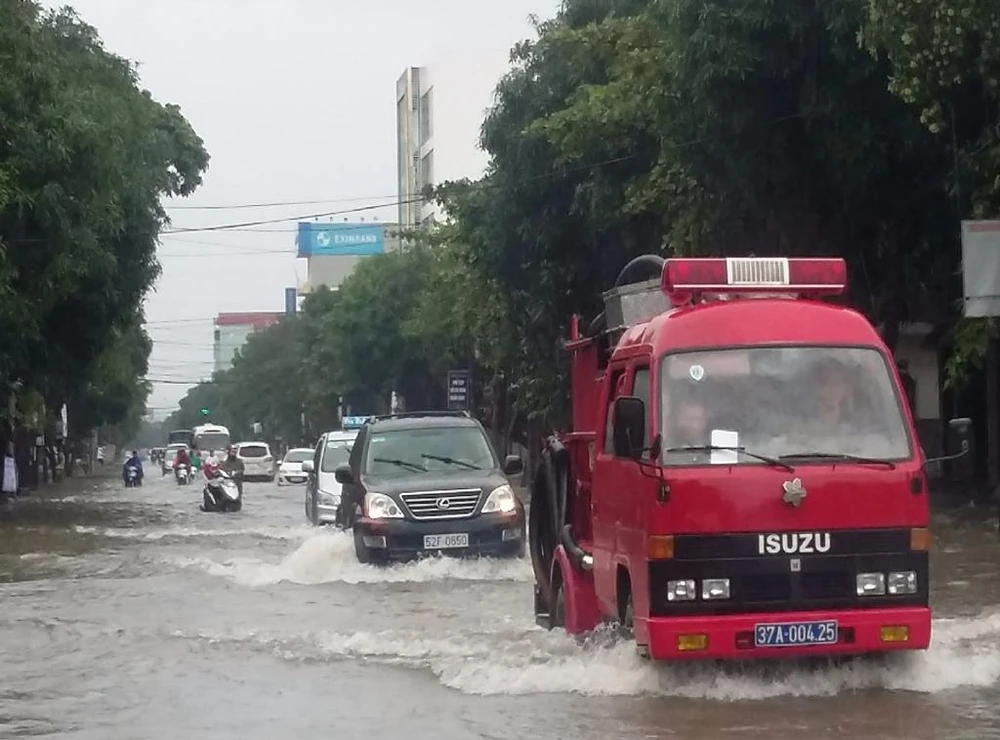 xe cứu hỏa cứu lũ