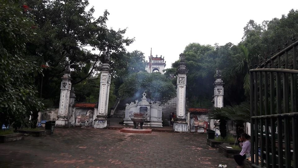 Truy bắt kẻ trộm tiền trong 7 hòm công đức đền Cuông ảnh 1