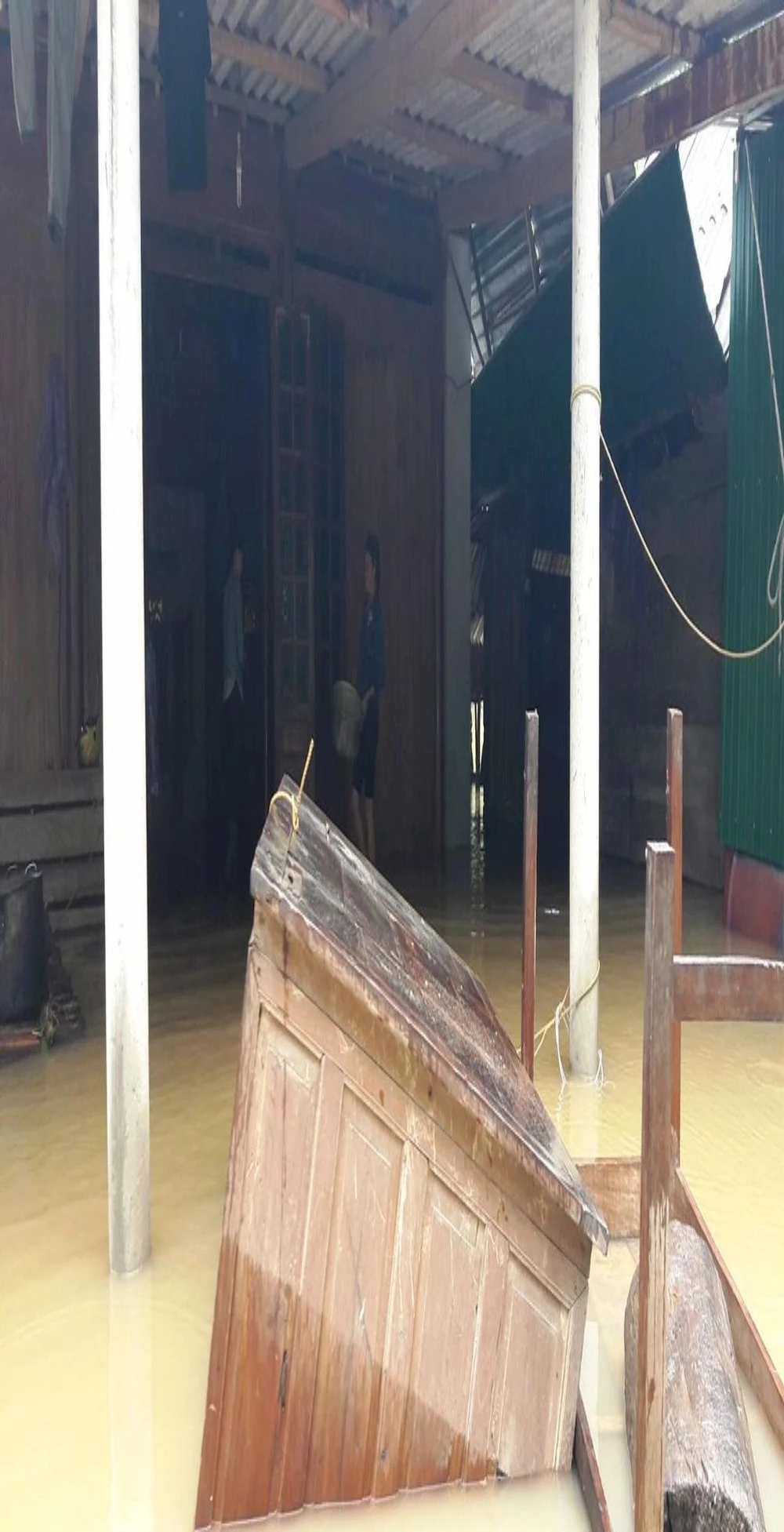 Tài sản đã bị lũ nhấn chìm.