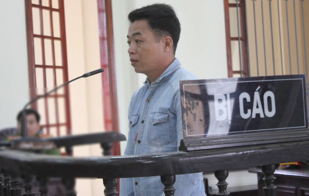 Mang súng, ma túy chở “người tình” đi chơi thì bị bắt ảnh 1