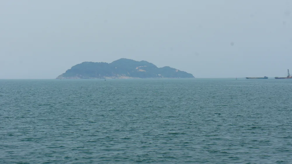 Khu vực đảo Sơn Dương, biển Vũng Áng. Ảnh: Đ.LAM