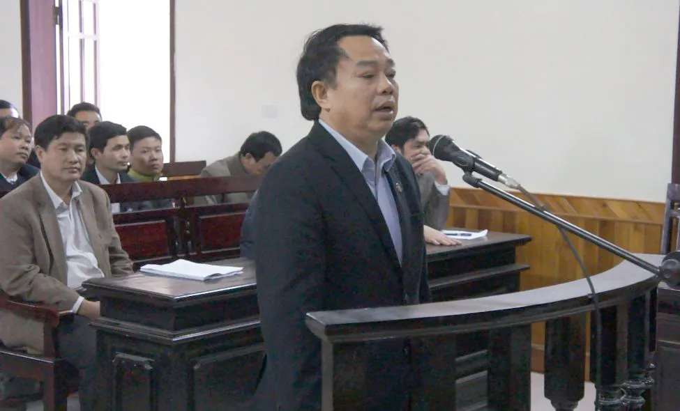 Bị cáo Nguyễn Văn Bổng tại phiên tòa sáng nay 30-11.