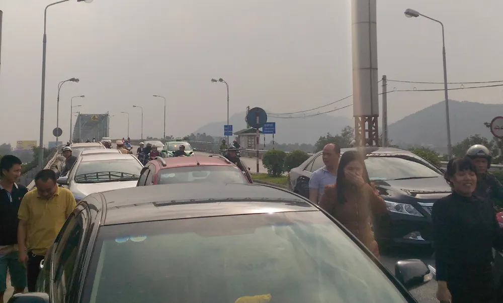 Tỉnh Nghệ An đề nghị hỗ trợ dân qua cầu Bến Thủy ảnh 1