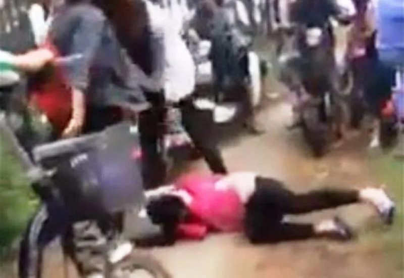 Cảnh cáo 3 nữ sinh lớp 10 đánh người gây xôn xao ảnh 1