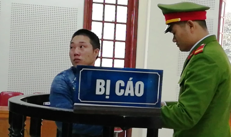 Thanh niên lãnh án tử ôm vợ bầu khóc nức nở