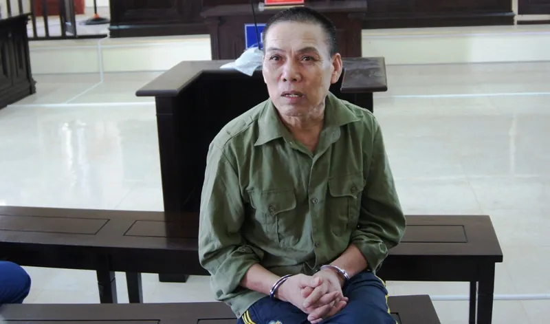 Người đàn ông hầu tòa vì chém công an xã ảnh 1