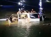 Trục vớt được xe ô tô rơi xuống sông Giăng, 5 người tử vong