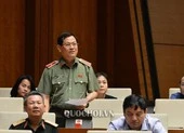 Kẻ ôm 2 bánh heroin cào cấu, cắn cảnh sát khi bị vây bắt ảnh 1 Cần xem người dùng trái phép chất ma túy là người phạm pháp