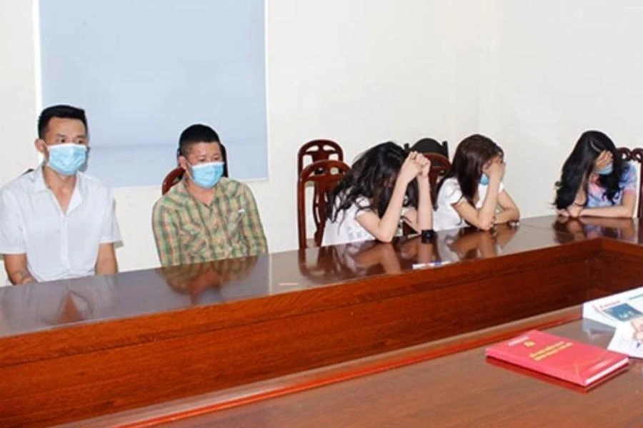 Nhóm nam, nữ sử dụng ma túy, "bay lắc" thời điểm bị bắt giữ.