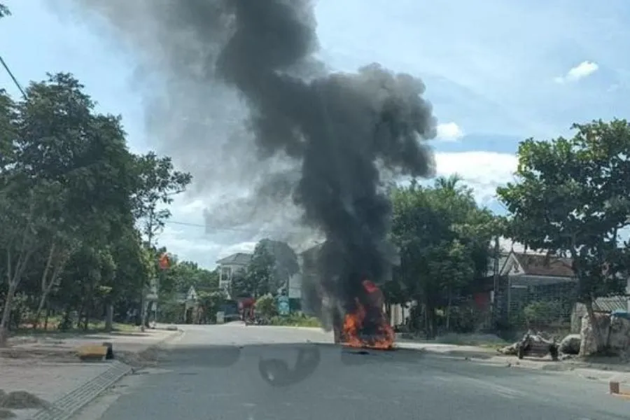 Hiện trường vụ cháy xe. Hiện trường vụ cháy xe.