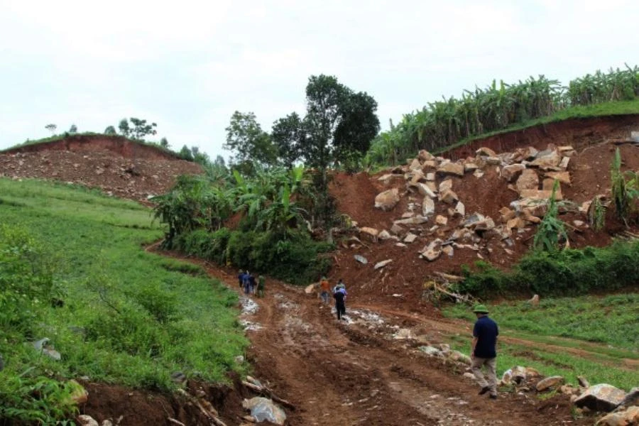 Một góc hiện trường khai thác đá trái phép. Ảnh: CA.