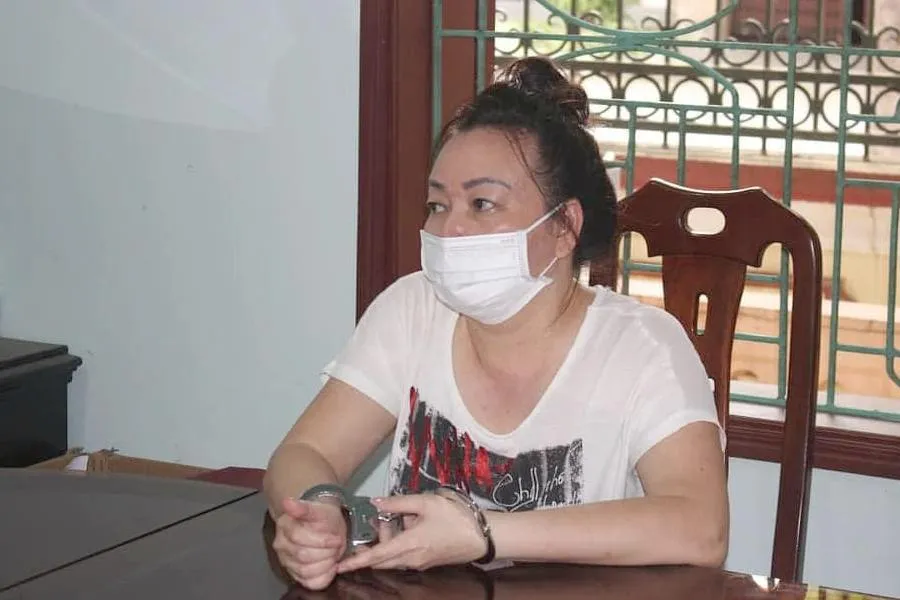 Võ Thị Hiếu bị bắt giữ tại cơ quan công an. Ảnh: CA.