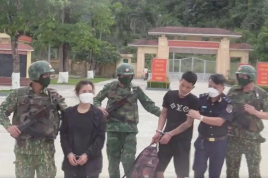 Ngân và Hùng bị bắt cùng chiếc ba lô chứa ma túy.