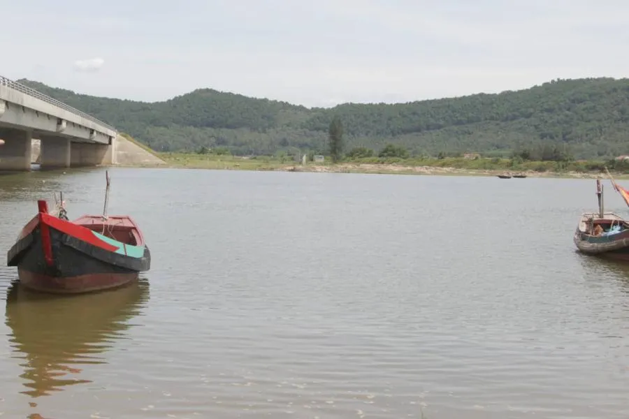 Khu vực sông Lạch Kèn xảy ra sự việc. Ảnh: V. HẬU Khu vực sông Lạch Kèn xảy ra sự việc. Ảnh: V. HẬU