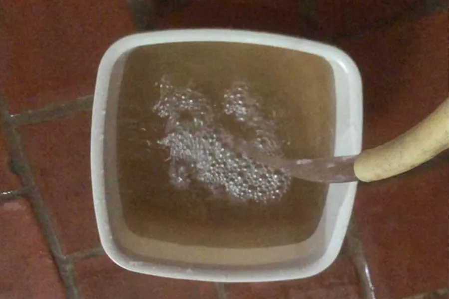 Thời gian qua, nước máy tại một số hộ dân ở TP Vinh đổi màu, nhiễm bẩn, nhưng hiện chưa tìm ra nguyên nhân. Thời gian qua, nước máy tại một số hộ dân ở TP Vinh đổi màu, nhiễm bẩn, nhưng hiện chưa tìm ra nguyên nhân.