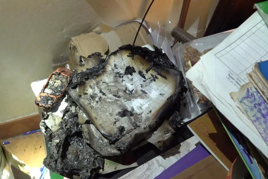 Nhóm cầm đầu đường dây đánh bạc đốt tài liệu, sổ sách. Ảnh: CA.