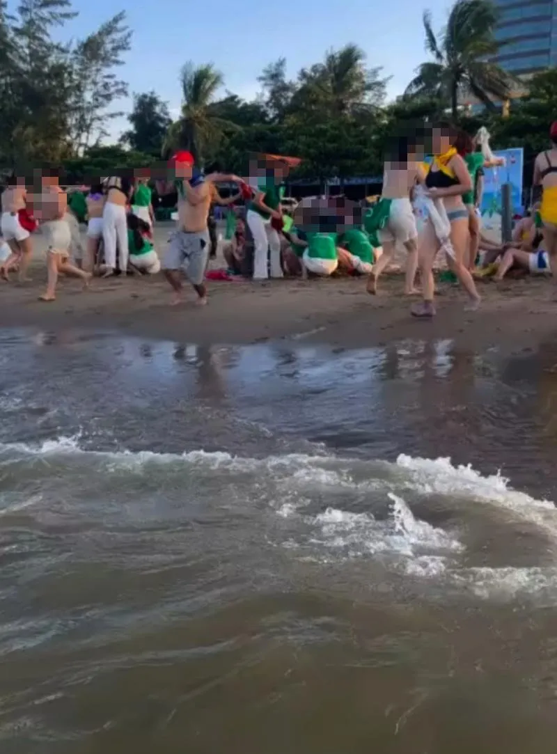 Trò chơi được cho là phản cảm trên bãi biển Cửa Lò.