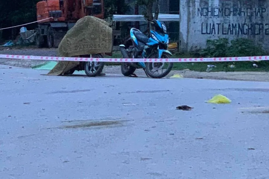 Một nạn nhân tử vong trên xe máy.