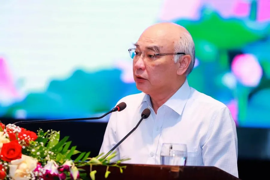 Ông Phan Nguyễn Như Khuê - Trưởng Ban tuyên giáo Thành ủy TP.HCM - trình bày tham luận tại Hội thảo”. Ảnh: Đ.LAM