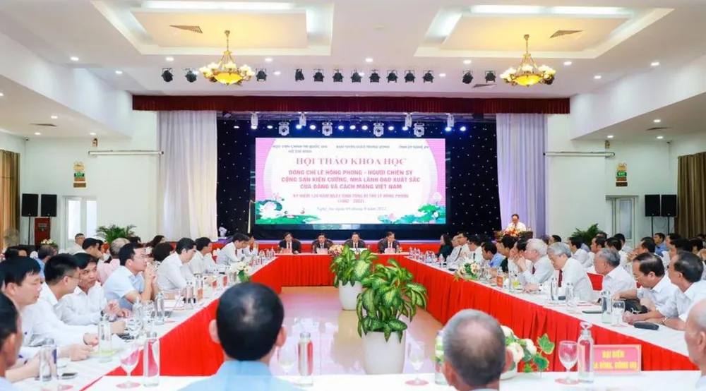 Hội thảo “Đồng chí Lê Hồng Phong - Người chiến sĩ cộng sản kiên cường, nhà lãnh đạo xuất sắc của Đảng và cách mạng Việt Nam”. Ảnh: Đ.LAM