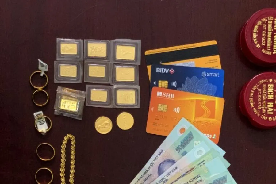 Một số tang vật công an thu giữ. Ảnh: CA