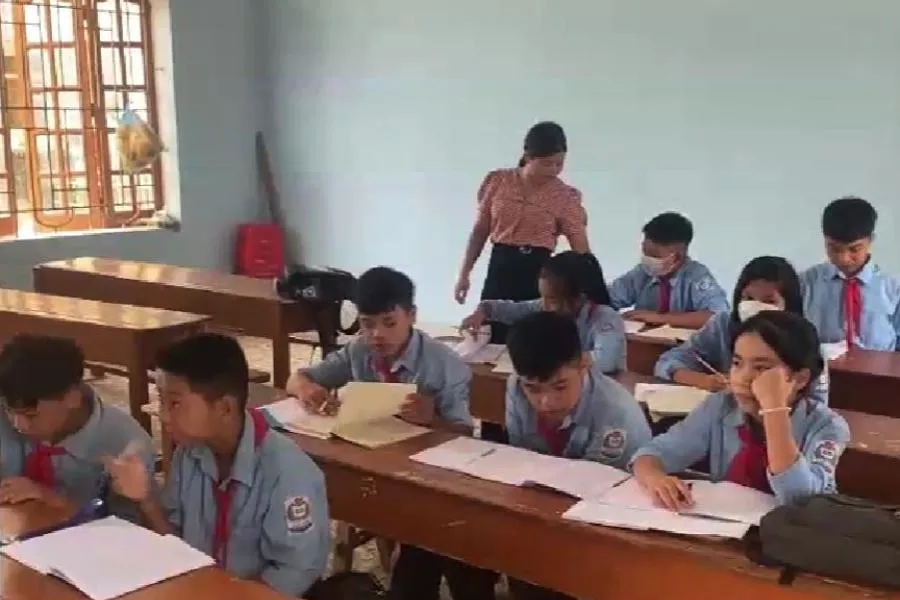 Học sinh đã đến điểm Trường THCS Khai Lạng (cơ sở 2) để học bài.