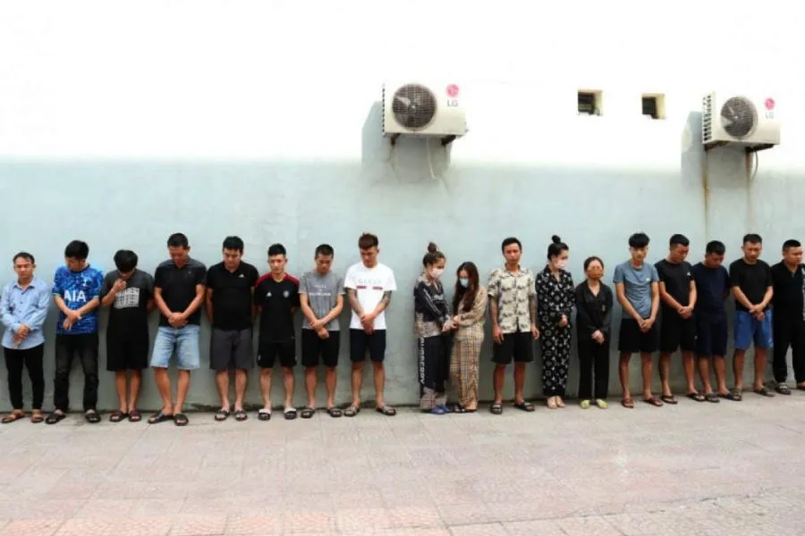 Nhóm &quot;bay lắc&quot; sử dụng ma túy trong quán karaoke bị bắt giữ. Ảnh: CA