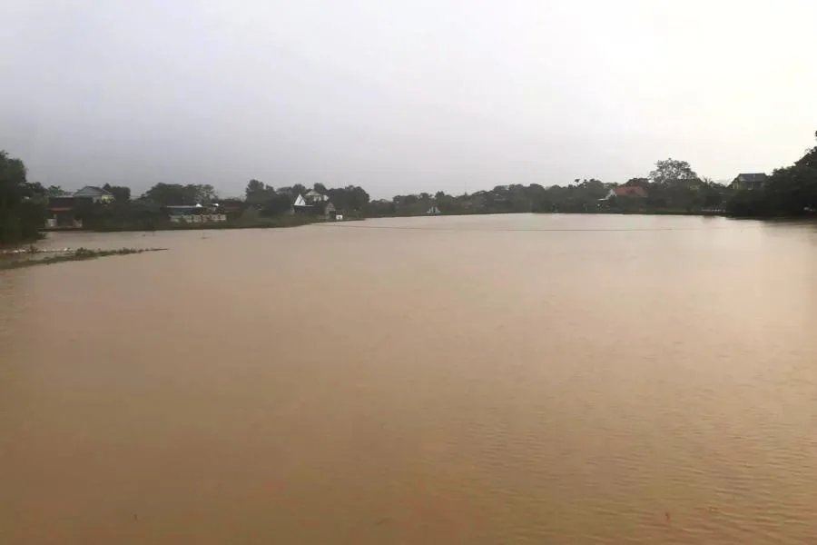 Mưa lớn khiến nước lũ ở Thanh Chương (Nghệ An) đang lên nhanh. Mưa lớn khiến nước lũ ở Thanh Chương (Nghệ An) đang lên nhanh.