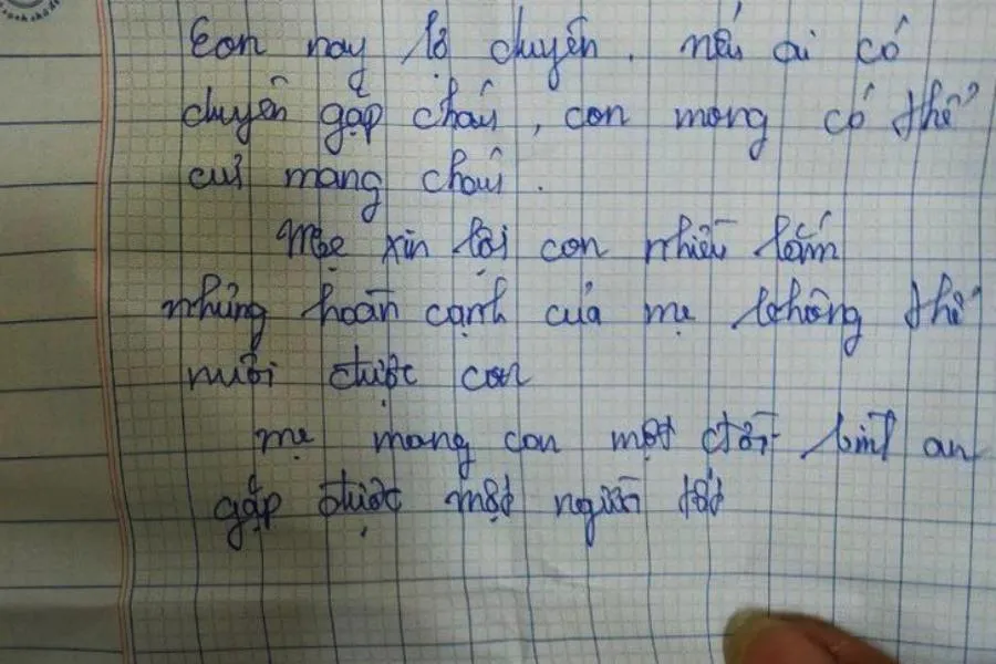Tờ giấy để lại cùng cháu bé sơ sinh bị bỏ rơi. Tờ giấy để lại cùng cháu bé sơ sinh bị bỏ rơi.