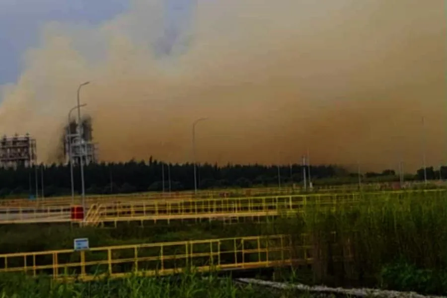 Khói màu vàng bốc lên từ Dự án Formosa Hà Tĩnh. Khói màu vàng bốc lên từ Dự án Formosa Hà Tĩnh.