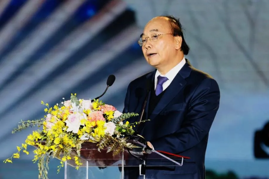 Chủ tịch nước Nguyễn Xuân Phúc phát biểu tại buổi Lễ vinh danh và kỷ niệm 250 năm sinh 200 năm mất của nữ sĩ Hồ Xuân Hương. Chủ tịch nước Nguyễn Xuân Phúc phát biểu tại buổi Lễ vinh danh và kỷ niệm 250 năm sinh 200 năm mất của nữ sĩ Hồ Xuân Hương.