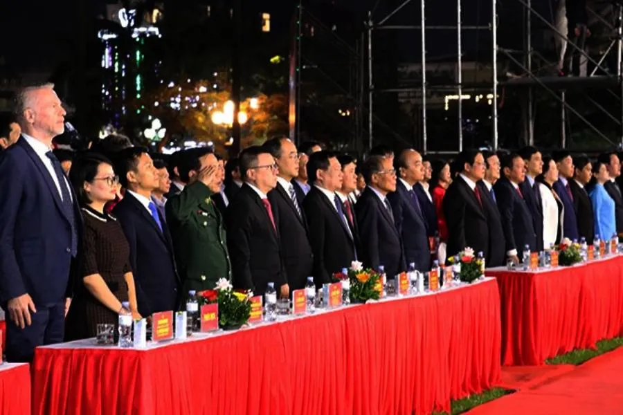 Các đại biểu tham dự Lễ vinh danh và kỷ niệm 250 năm sinh 200 năm mất của nữ sĩ Hồ Xuân Hương. Các đại biểu tham dự Lễ vinh danh và kỷ niệm 250 năm sinh 200 năm mất của nữ sĩ Hồ Xuân Hương.