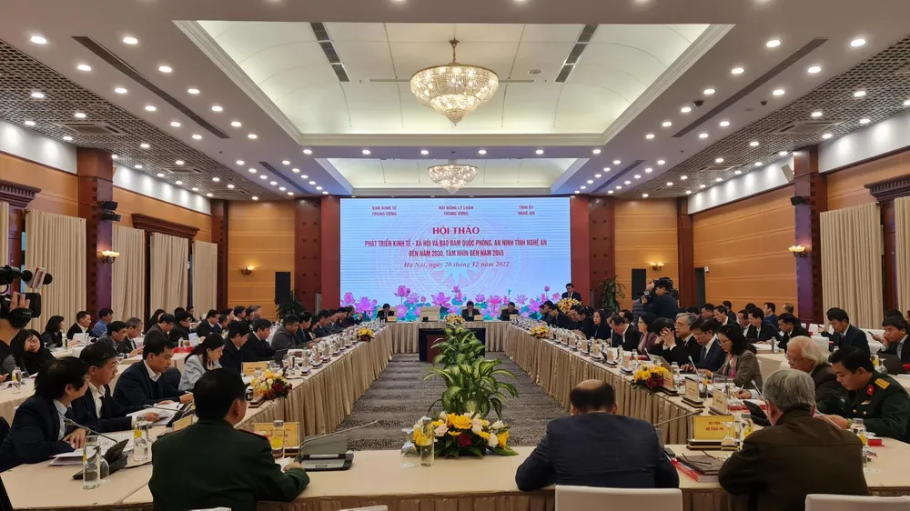 Toàn cảnh Hội thảo &quot;Phát triển kinh tế, xã hội và bảo đảm quốc phòng, an ninh tỉnh Nghệ An đến năm 2030, tầm nhìn đến năm 2045&quot;. Ảnh: NTV.