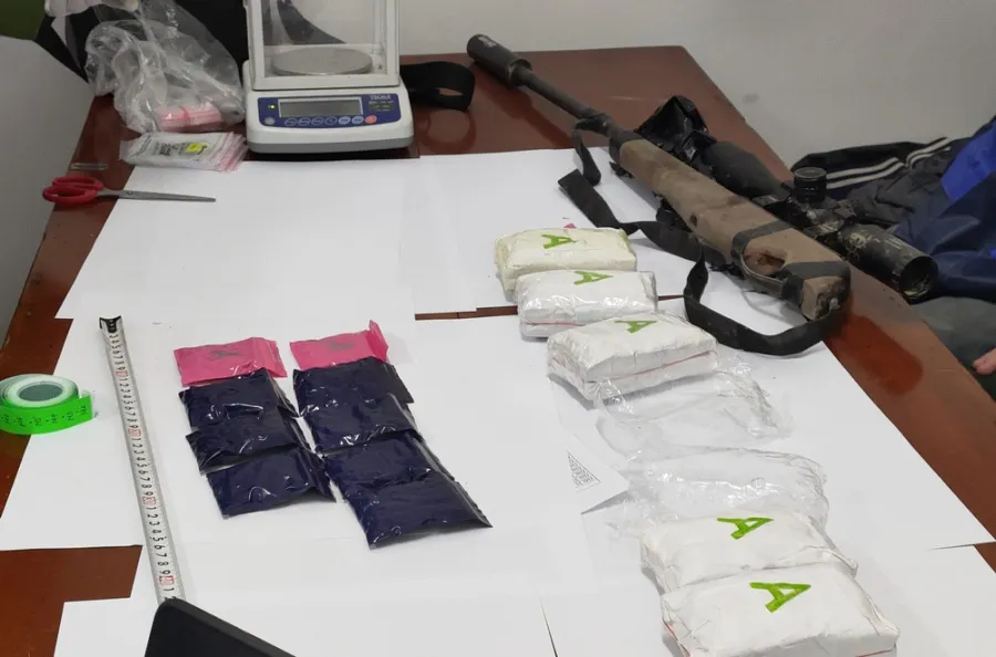 Tang vật súng, đạn và ma túy. Ảnh: NTV.