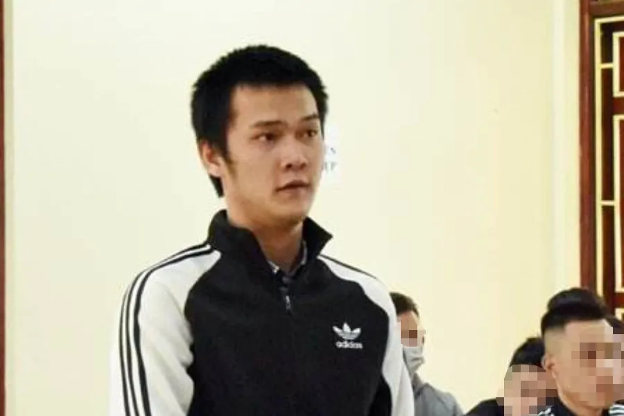 Bị cáo Trình Đình Vũ lãnh án về tội cướp giật tài sản. Ảnh: ĐV Bị cáo Trình Đình Vũ lãnh án về tội cướp giật tài sản. Ảnh: ĐV