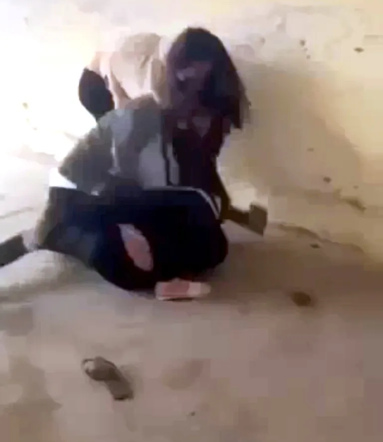 Clip lan truyền không liên quan đến vụ việc ở Trường THPT Chuyên ĐH Vinh. Ảnh cắt từ video clip Clip lan truyền không liên quan đến vụ việc ở Trường THPT Chuyên ĐH Vinh. Ảnh cắt từ video clip