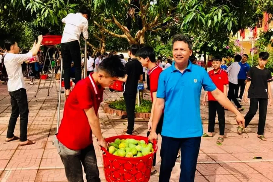 Thành quả của thầy và trò Trường Phổ thông dân tộc bán trú THCS Hội Nga. Ảnh: NGÔ VÂN