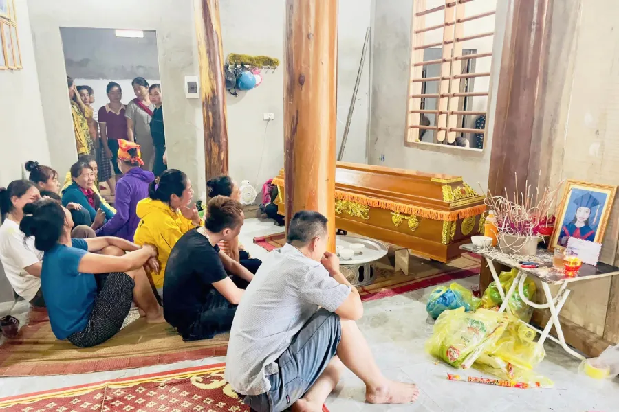 Người thân đau buồn vì cái chết của Bảo Anh.