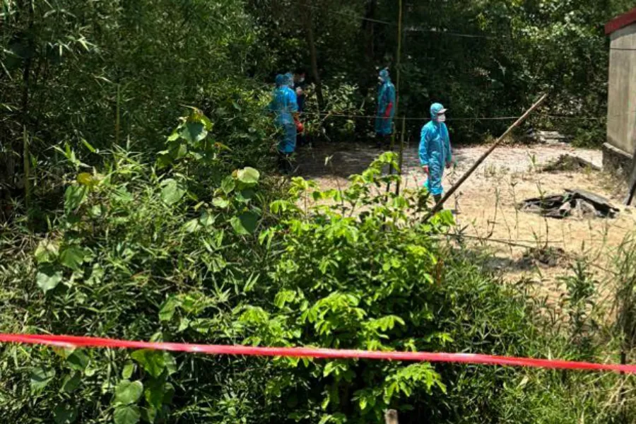 Lực lượng chức năng đến hiện trường làm rõ cái chết của hai mẹ con.