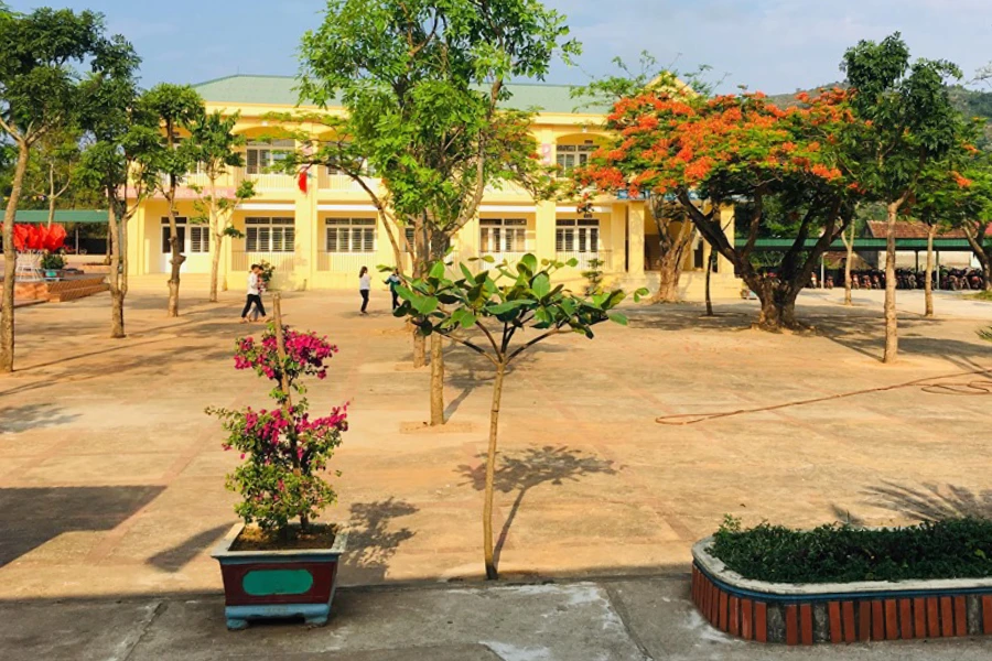 Sân Trường THCS Kỳ Xuân.