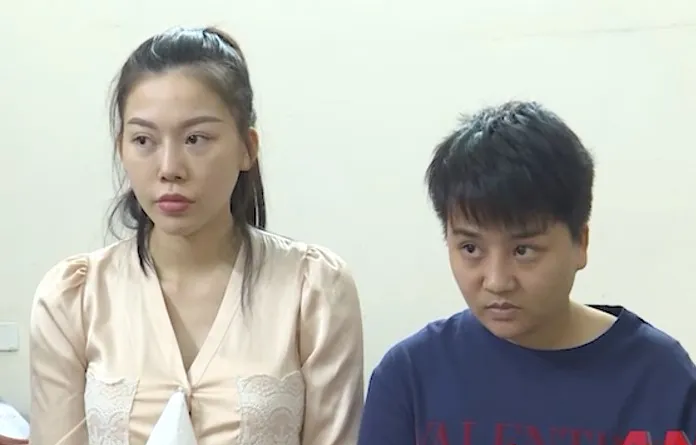 Nguyễn Thị Bích Mỹ (trái) và Nguyễn Thị Huế bị bắt giữ. Ảnh: CA.